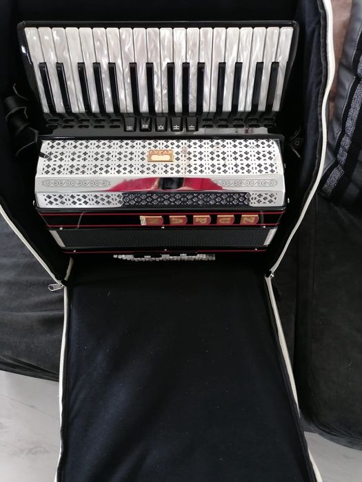 Vând acordeon nou Zupan alpe III 72/ M