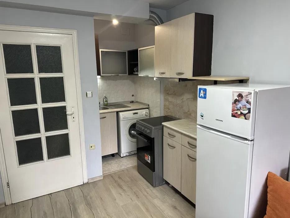 Двустаен апартамент, под наем, Колхозен пазар