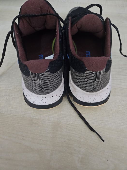 Кроссовки Nike оригинал размер 40