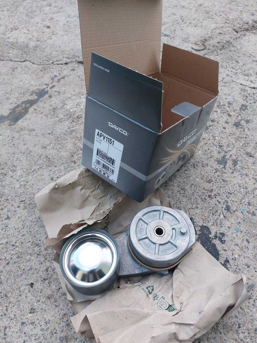 Водянной насос VOLVO Натяжитель.