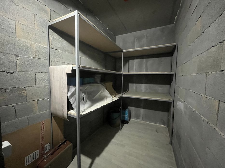 Продается просторная Кладовка