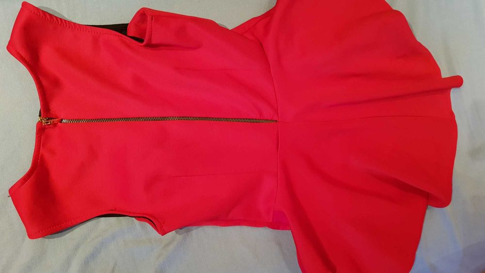 Червен официален потник