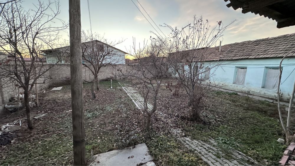 20m fasad 7 Massivda 3.8 sotix dakmentlar tayyor Uy sotiladi