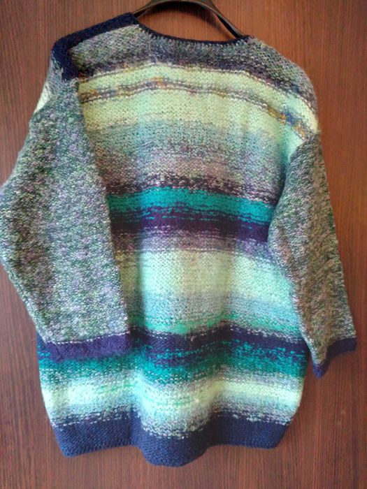 Ръчно плетени, бутикови,единичен екземпляр жилетка/зелено-синя