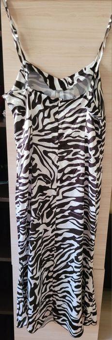 Рокля в десен зебра