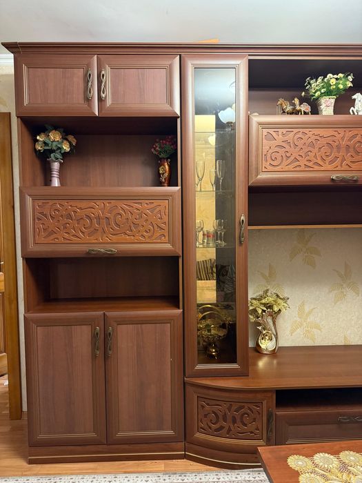 Стенка под телевизор, идеальное состояние