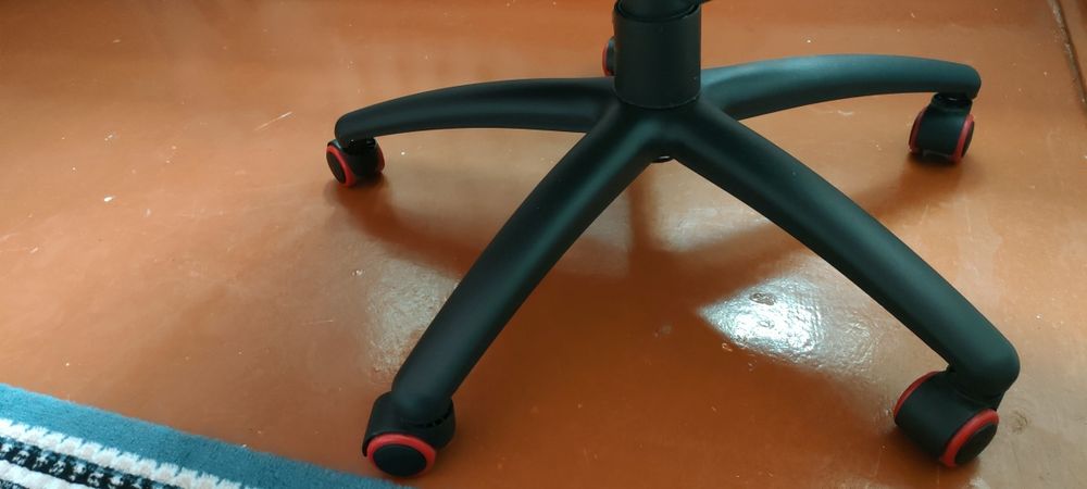 Продам игровое кресло