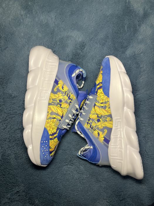 Versace chain reaction