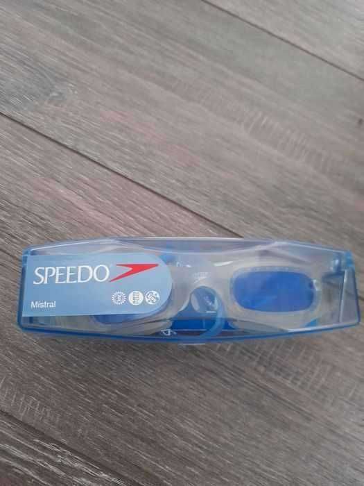 Vând ochelari pentru înot marca Speedo Mistral