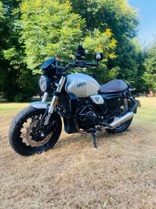 CYCLONE RE3 CAFE RACER 400cc в идеальном состоянии