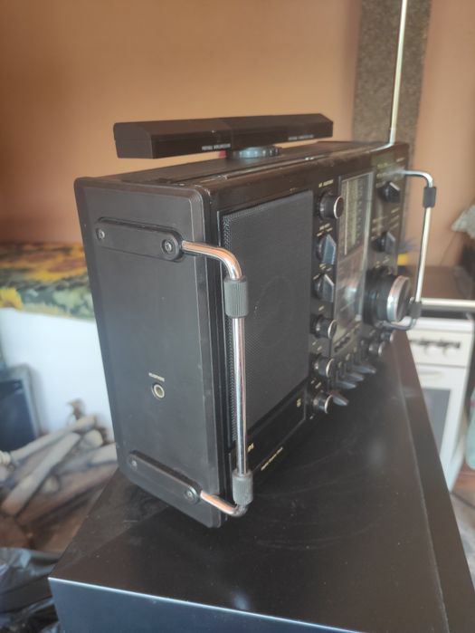 Philips model: A990