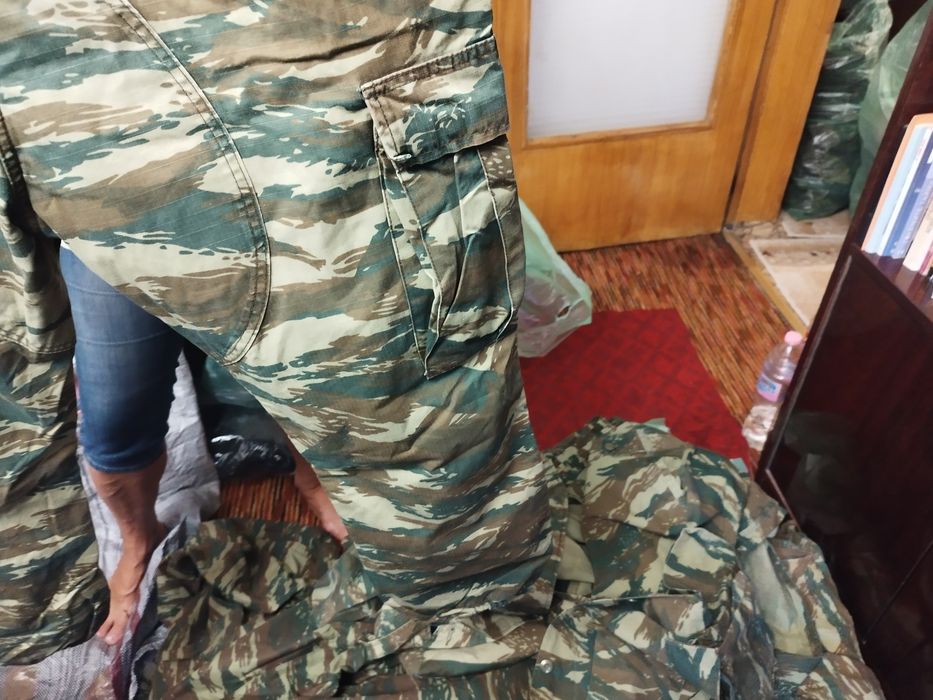 Камуфлажни панталони НОВИ,якета комплект  с елек и качулка ,Ризи