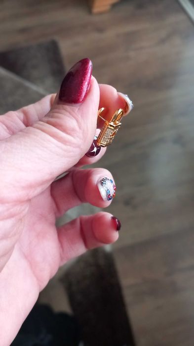 Обеци.  катинарче