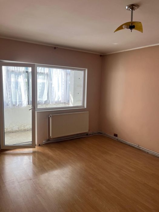 Vand apartament 3 camere Onesti