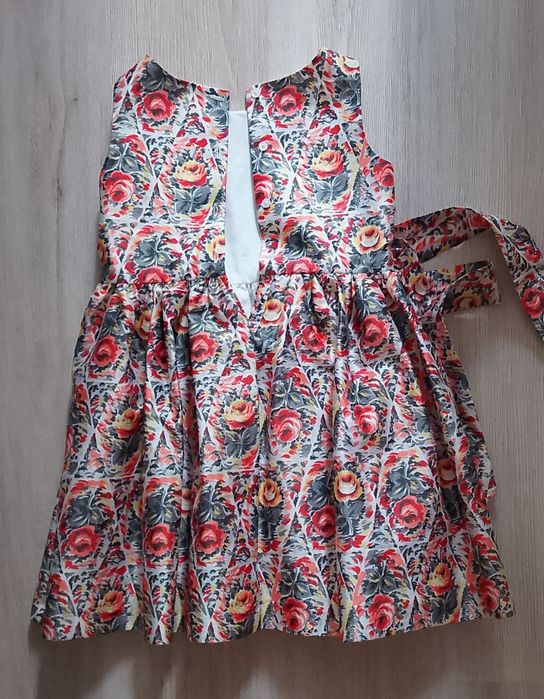 Официална детска рокля 7-8 год.