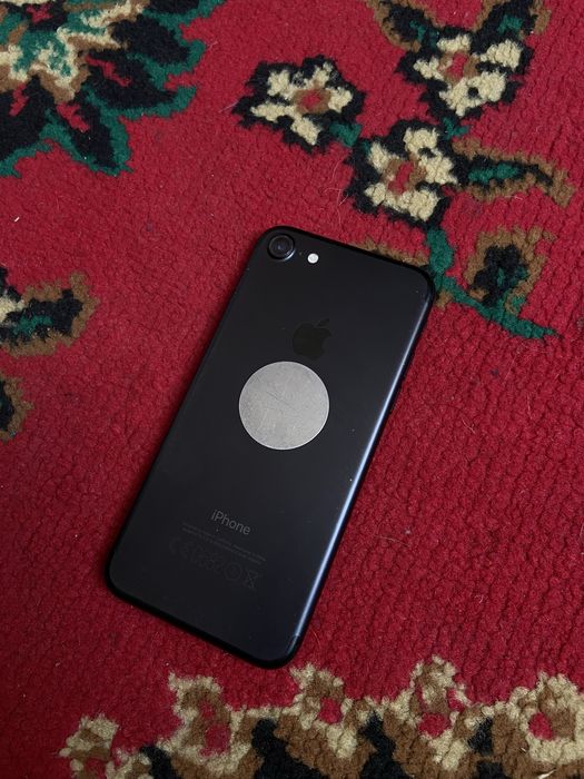 Айфон 7 черный 32 гб.