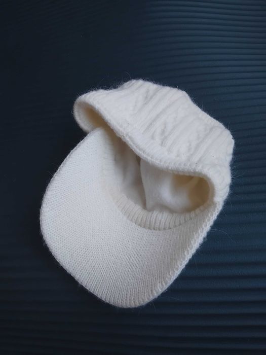 Дамска бяла зимна шапка - мека Ангора