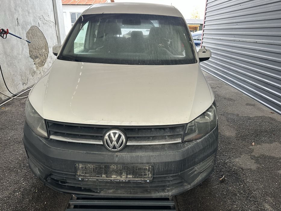 Vw caddy 5 locuri 2.0tdi 150cp fab 2015 avariat pe lateral. Inscris