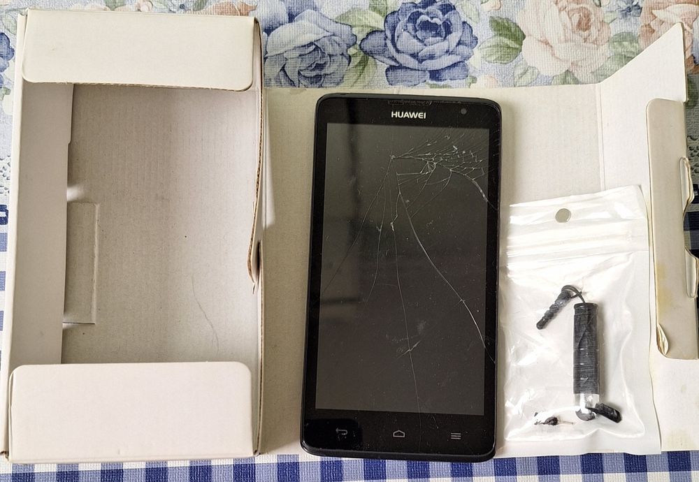 Huawei C8816D сотилади.