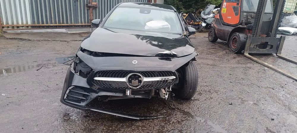 Dezmembrari / Dezmembrez Mercedes Clasa A (W177) 1.4 Benz 282914 cutie viteze manuala cod culoare 191U Negru Cosmos