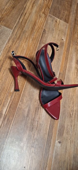 Продам женскую обувь