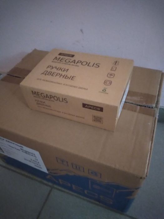 Дверные ручки по 2000 тенге б/у.