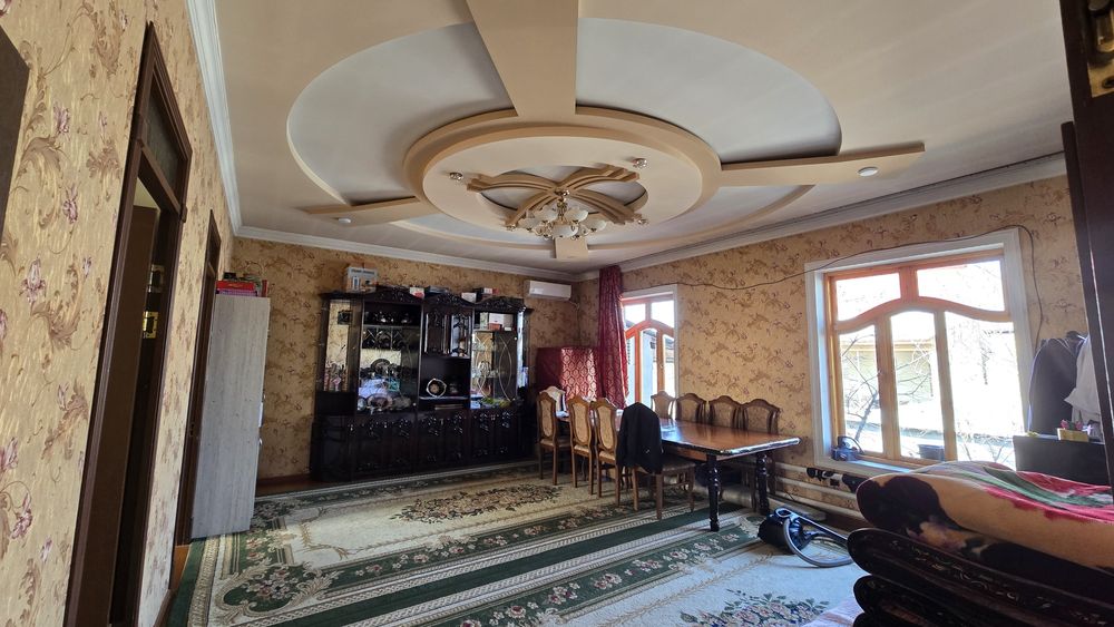 Nazarbek pochtada 3 sotixli uy sotiladi arintir non zavod