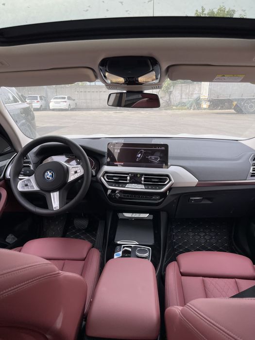 BMW I X 3 M Paket restayling. 53000$ v naliche