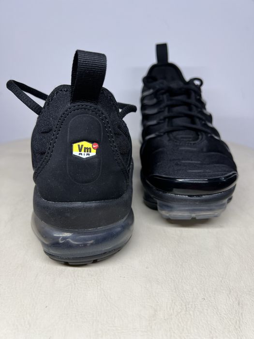 Nike Air vapormax +/  Nike Air Vapormax/ Emporio Armani EA7