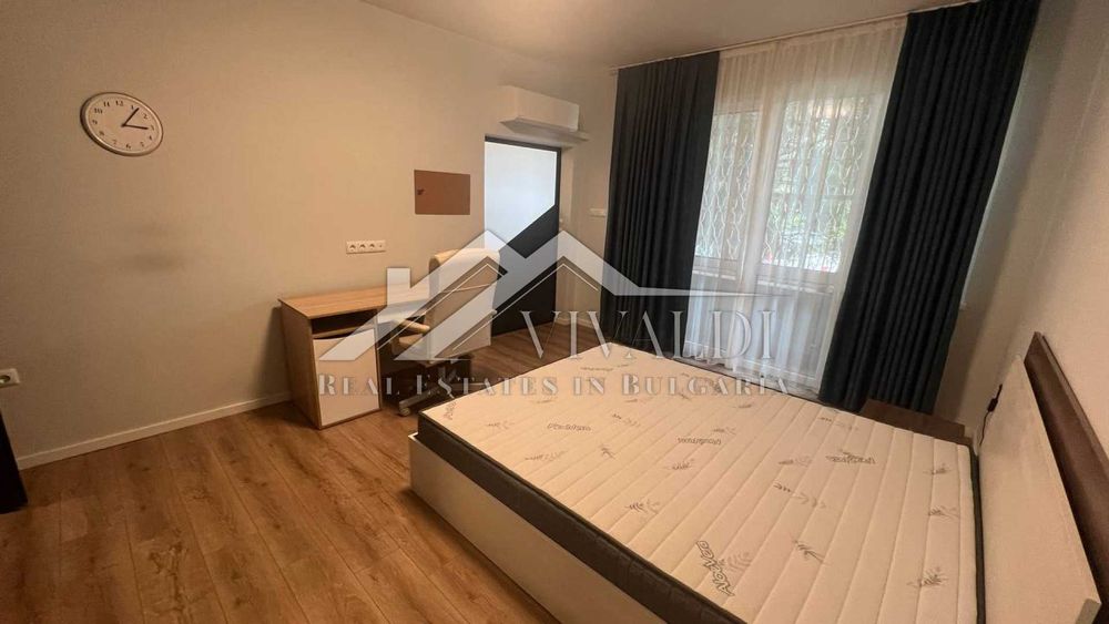 Дава се под наем Тристаен апартамент в Варна, Център - 100 кв.м за 900 € - Снимка #5