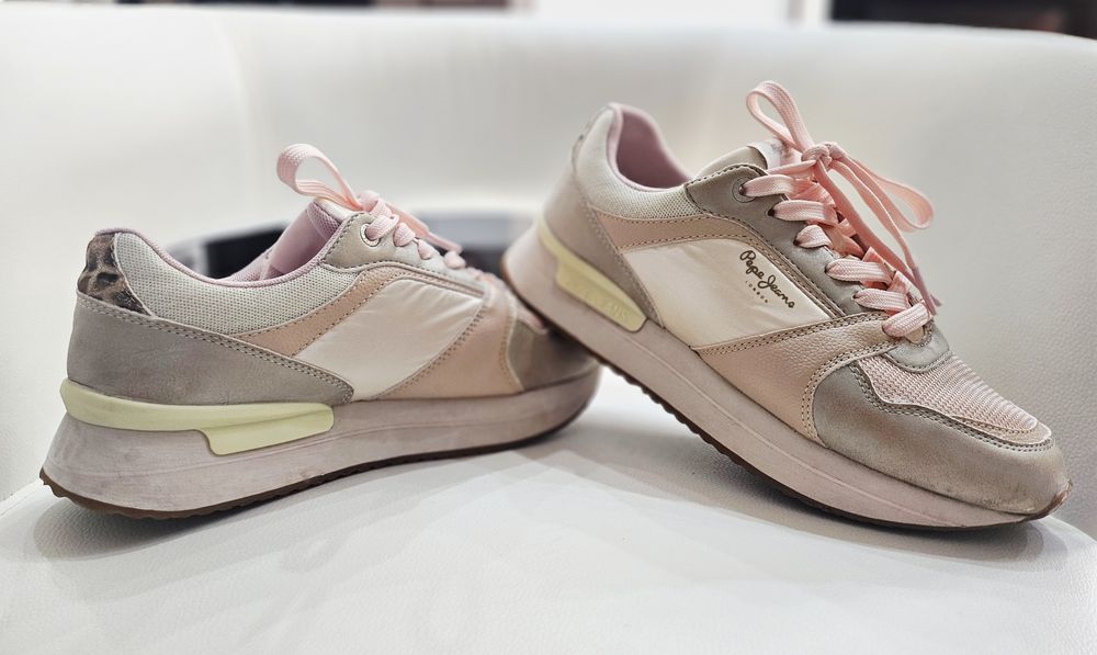 Сникърси, обувки