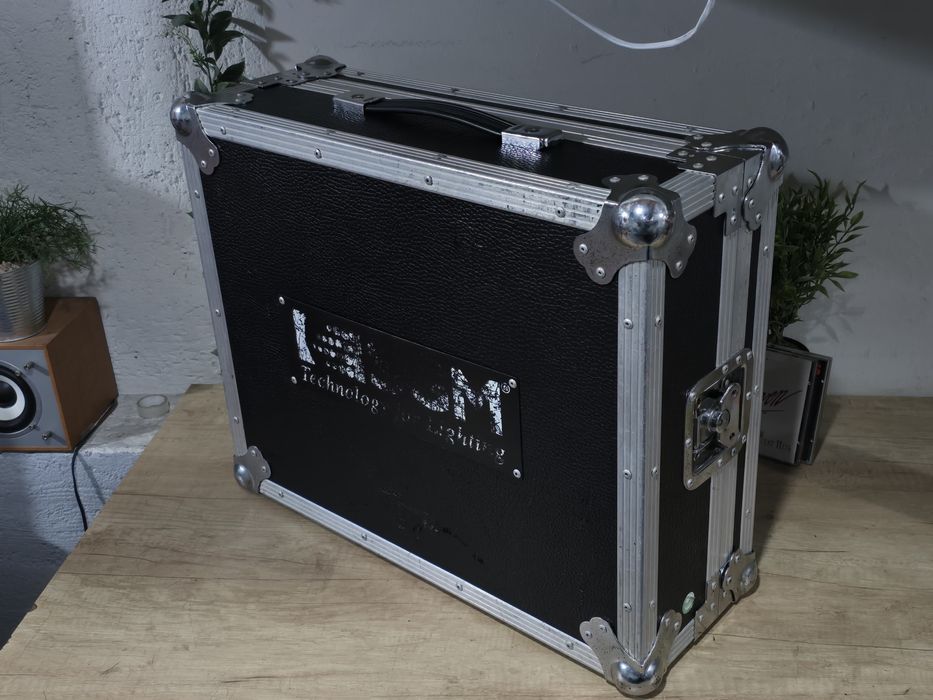 Consolă/mixer/controller lumini PILOT 3000,case transport,1024 DMX