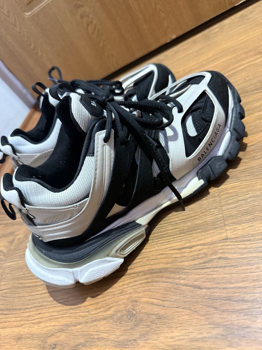 Balenciaga track