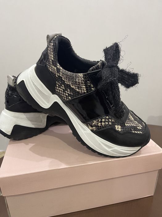 Продам кроссовки