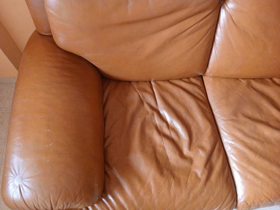 Кожена холна гарнитура: Дивани Тройка/ 3-ка, Двойка/ 2-ка, 2 табуретки