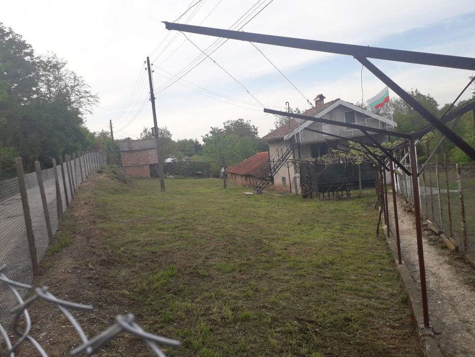 Продавам къща в гр. Русе, местност Сухия Кладенец