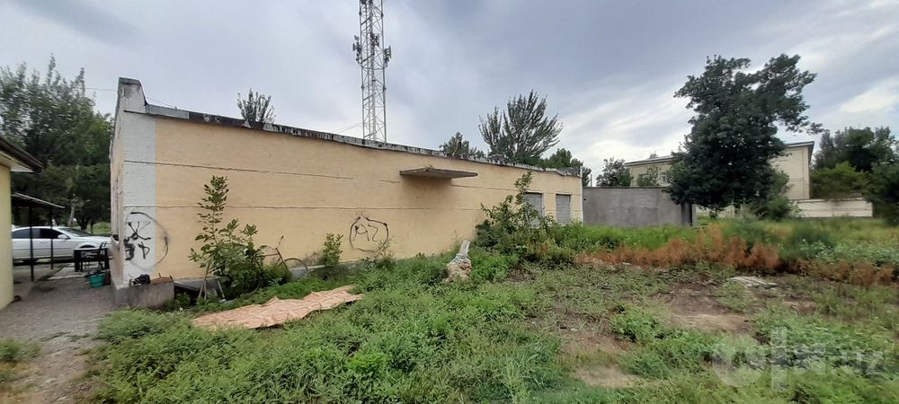 Эски атс биноси сотилади. Атрофида куп каватли домлар жйлашган.
