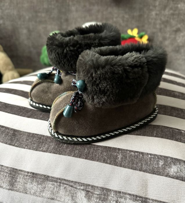 Papuci casa botosi NOI copii piele blana masura 22-23