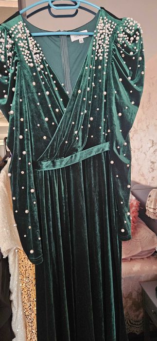 Официална зелена рокля с перли