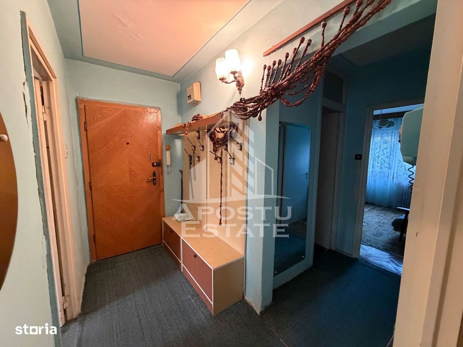 Apartament cu 3 camere de vanzare,decomandat,etaj intermediar,Bucovina