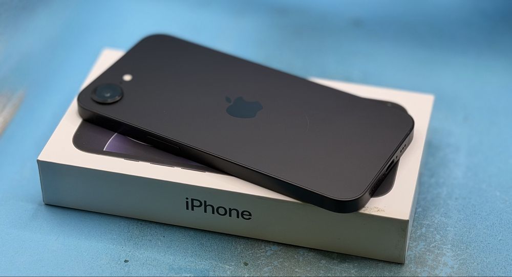 ГАРАНЦИОНЕН!!! Apple iPhone 17e, 256 GB, 5G, Black