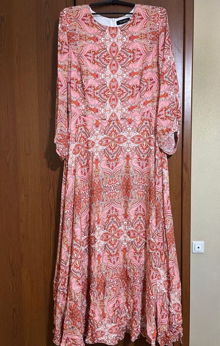 Длинное платье с баской