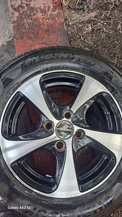 Продам диски с резиной.