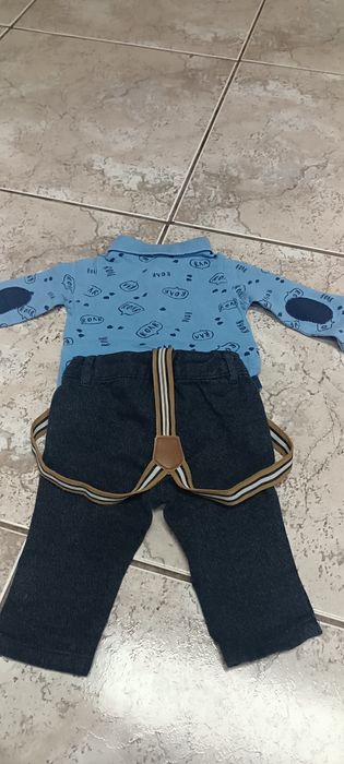 Vând costumaș set bebe mărime 62