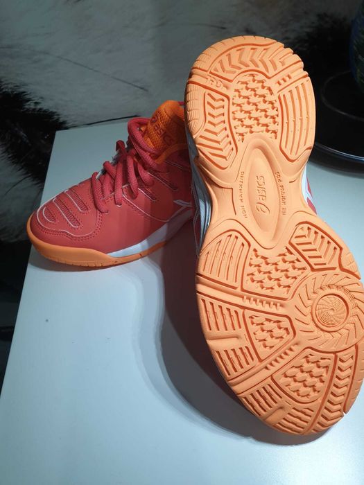 Adidasi Pepe Jeans, Asics noi si Puma purtati.