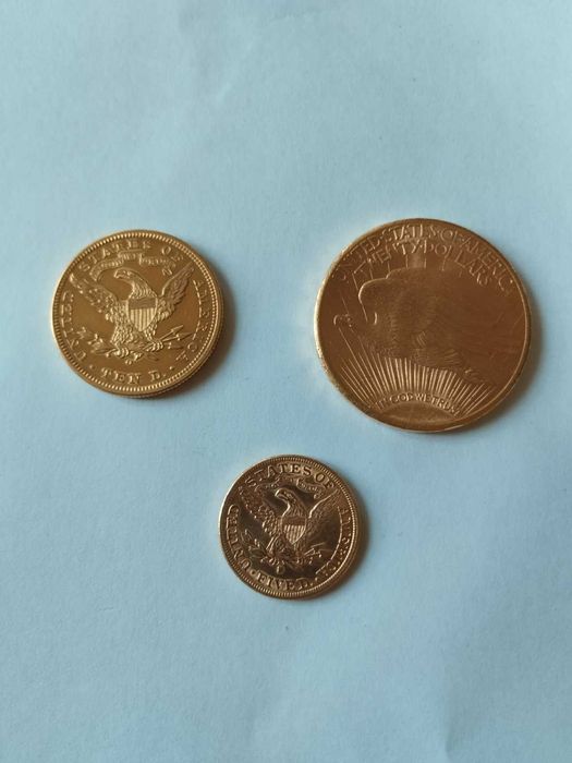 Продавам лот от три златни долари 20 ,10 .5долара