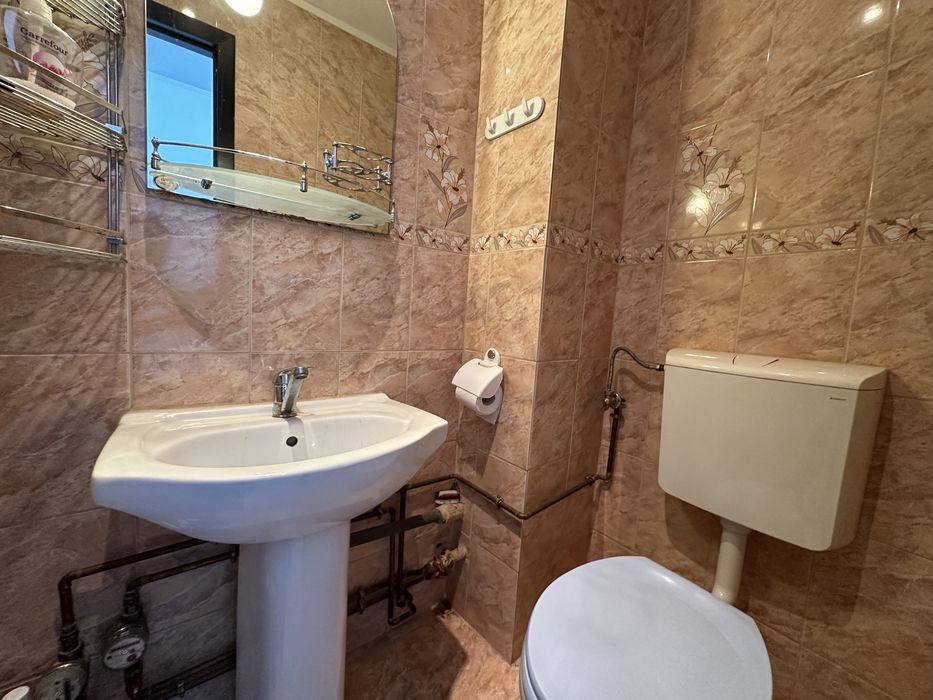 Apartament decomandat 3 camere 2 bai 68 mpu etaj 3 Calimanesti Valcea