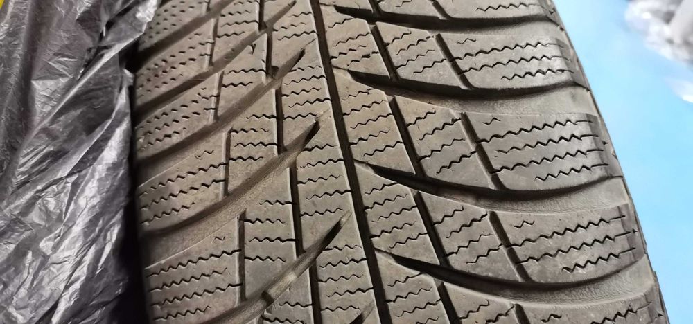 ОТЛИЧНИ Зимни гуми  BRIDGESTONE 185/65/R15 - 2 БРОЯ/ без забележки