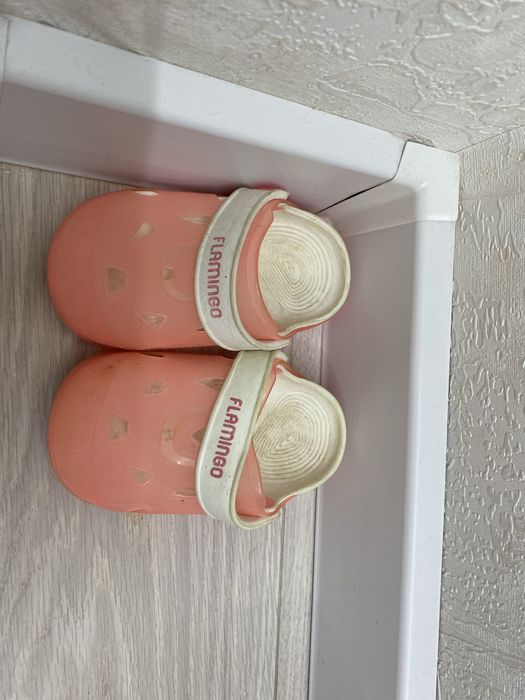 Продам детскую обувь для девочек и мальчиков