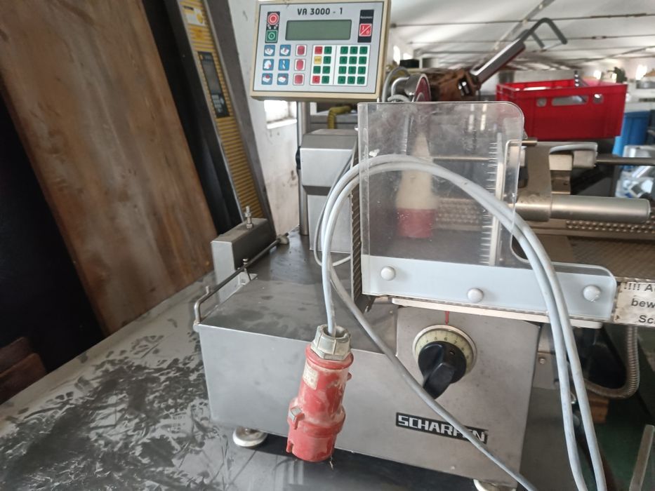 Vand feliatoare mezeluri automate